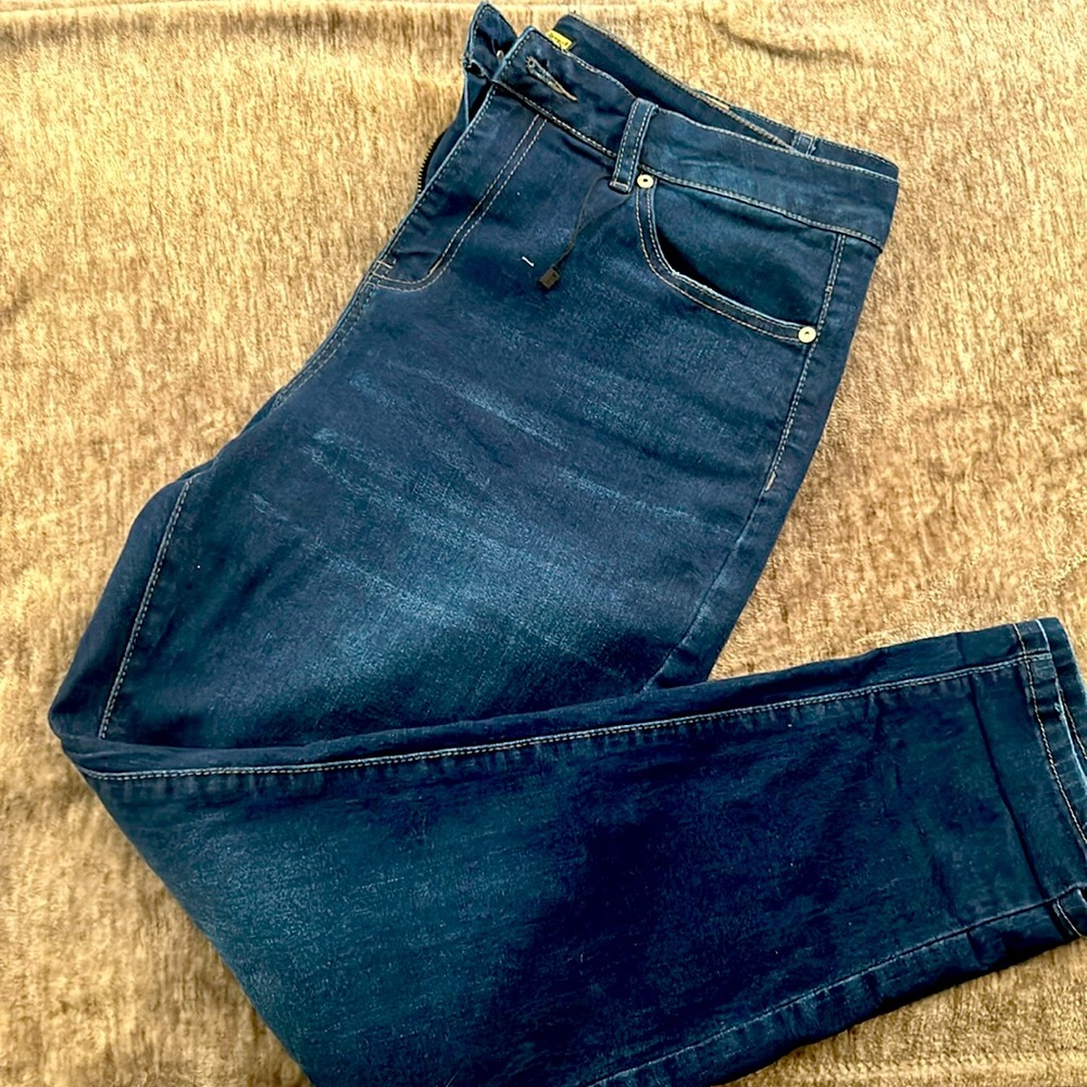 Dress them up with a Blazer.  Go fun and flirty with a crop! Jeans💙 NWOT